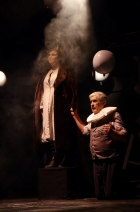 Samedi 11.10 au soir, le théâtre du maquis, Florence Hautier et Pierre Béziers, ont présenté Alcools de Guillaume Apollinaire dans le cadre de la tournée CPA. Un agréable moment de détente où nous avons pu être enthousiasmés par les voix et la mise en scè
